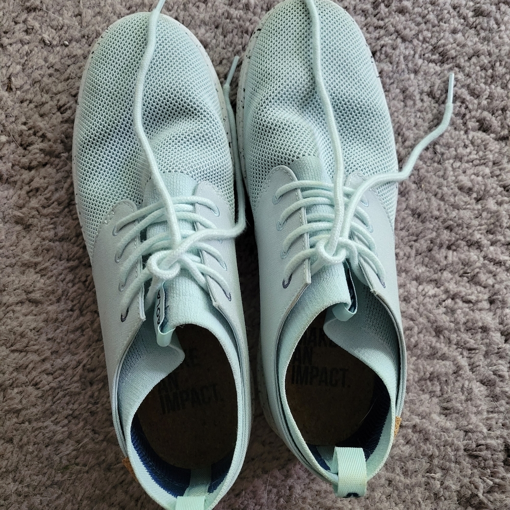 Saola Sneakers View 2